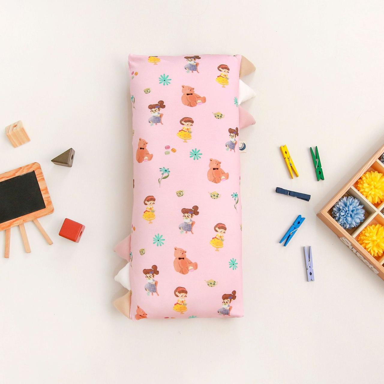 Tea party bolster